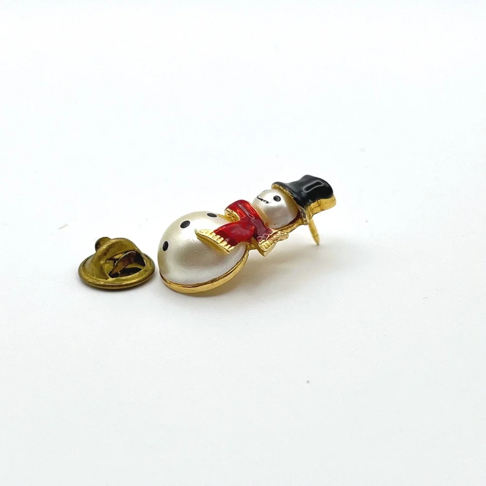 Snowman Holiday‎ Lapel Pin Faux Pearl Red Scarf Black Top Hat Gold Tone Small